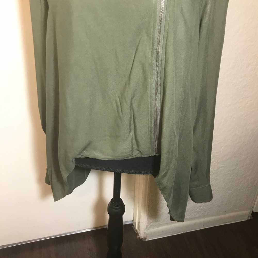 Torrid zip Up hi Low sweater size 2 - Picture 3 of 8